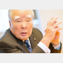 歯に衣着せぬ鈴木会長／（Ｃ）日刊ゲンダイ