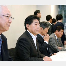 与党責任者に八つ当たり／（Ｃ）日刊ゲンダイ