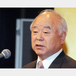 ダンマリ決め込む久間元防衛相／（Ｃ）日刊ゲンダイ