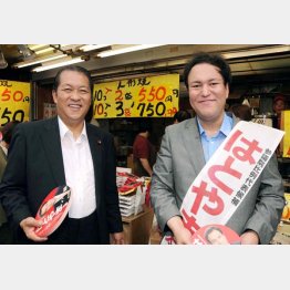 ２０１０年参院選でのツーショット／（Ｃ）日刊ゲンダイ