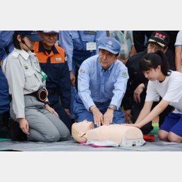 安部首相も体験／（Ｃ）日刊ゲンダイ