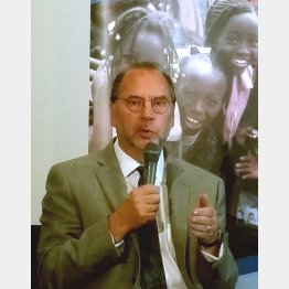 赤坂で会見したピーター・ピオット氏／（Ｃ）日刊ゲンダイ