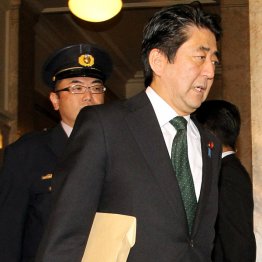 安倍首相は平静を装うが心中は…／（Ｃ）日刊ゲンダイ