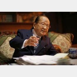 新著「税金を払わない巨大企業」が話題に／（Ｃ）日刊ゲンダイ