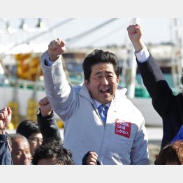 福島県相馬市で第一声を行う安倍首相／（Ｃ）日刊ゲンダイ