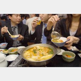 しゃべるほど墓穴／（Ｃ）日刊ゲンダイ