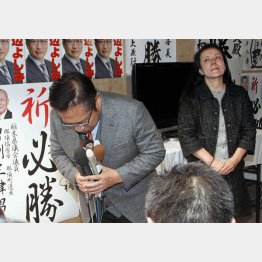 敗戦の弁を述べる渡辺とまゆみ夫人／（Ｃ）日刊ゲンダイ