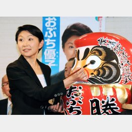 ドブ板で大勝した小渕氏／（Ｃ）日刊ゲンダイ