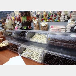 義理チョコの平均予算は１人１２６７円／（Ｃ）日刊ゲンダイ