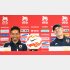 前日会見に挑んだ長友（左）とアギーレ監督　（Ｃ）六川則夫／ラ・ストラーダ