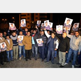 カサスベ中尉の救出を求めるヨルダン国民／（Ｃ）ＡＰ