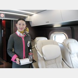 専任アテンダントサービスがあるグランクラス／（Ｃ）日刊ゲンダイ