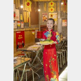 ホーチミン出身の笑顔美人（銀座の居酒屋「ランヌンビンザン」）／（Ｃ）日刊ゲンダイ