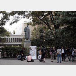 新年度のキャンパスは格好の狩場…（Ｃ）日刊ゲンダイ