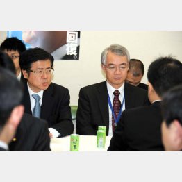 “黒幕”の２人（兼原・左、高見沢の両官房副長官補）／（Ｃ）日刊ゲンダイ