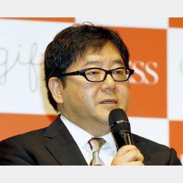 秋元康氏は２３００万円を懐に（Ｃ）日刊ゲンダイ