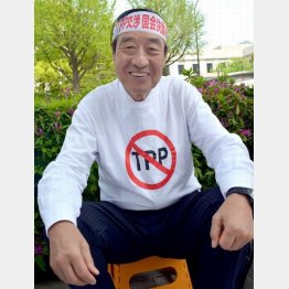 衆院議員会館前で座り込み（Ｃ）日刊ゲンダイ