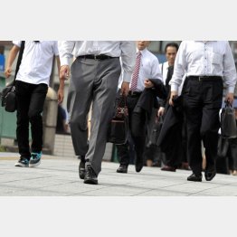 サラリーマンを直撃（Ｃ）日刊ゲンダイ