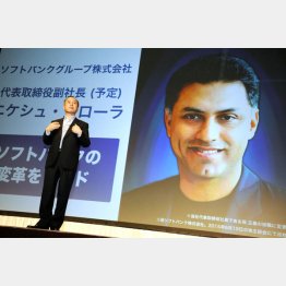 実質の後継者と明言した孫社長（左）／（Ｃ）日刊ゲンダイ