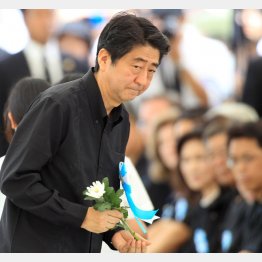 “帰れ”とヤジられた安倍首相（Ｃ）日刊ゲンダイ