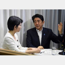 安倍首相は夜９時から自民党のネット番組に出演（Ｃ）日刊ゲンダイ