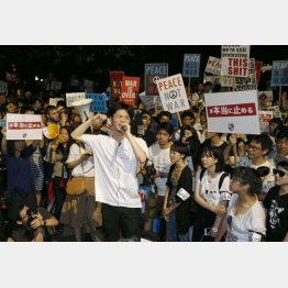 「ＳＥＡＬＤｓ」の反安保法案デモ（Ｃ）日刊ゲンダイ