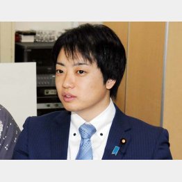 一晩で自民党に乗り換えた武藤議員（Ｃ）日刊ゲンダイ