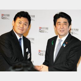 マイナンバーでもソロバンはじく（Ｃ）日刊ゲンダイ