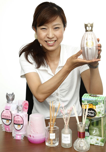 今はホームフレグランスも（Ｃ）日刊ゲンダイ