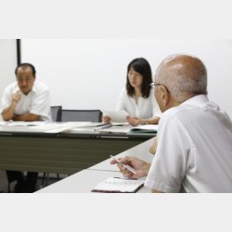 一方的にしゃべるのも特徴（写真はイメージ）／（Ｃ）日刊ゲンダイ