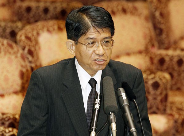 横畠法制局長官のリーガルマインドは痛まないのか（Ｃ）日刊ゲンダイ