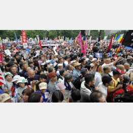８月３０日に行われた国会前デモの様子（Ｃ）日刊ゲンダイ