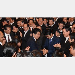 無投票再選がどうしても必要だった（Ｃ）日刊ゲンダイ