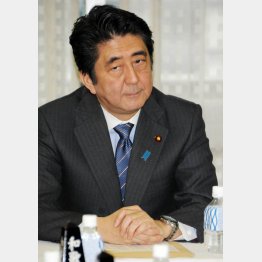 2013年に就活後ろ倒しを要請した安倍首相（Ｃ）日刊ゲンダイ