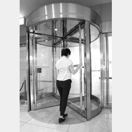 反時計回り（Ｃ）日刊ゲンダイ