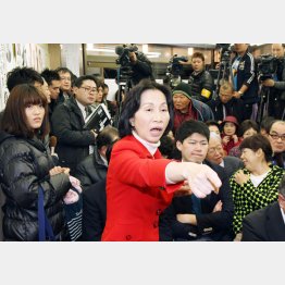 謝罪会見のときの松島みどり元法相（Ｃ）日刊ゲンダイ