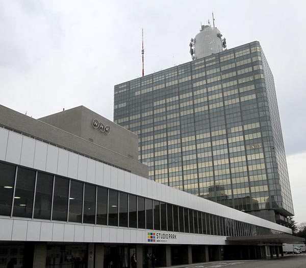 職員の平均年収は約1200万円（Ｃ）日刊ゲンダイ