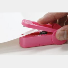 「ファイリングパンチ」（Ｃ）日刊ゲンダイ