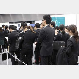 まだ終わらない学生もいるのに（Ｃ）日刊ゲンダイ