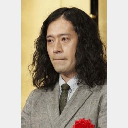 芥川賞を受賞したピース・又吉直樹（Ｃ）日刊ゲンダイ