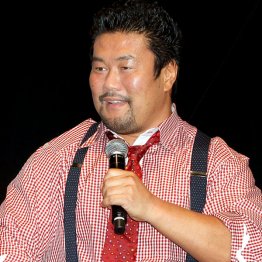 北斗晶を支える夫の佐々木健介（Ｃ）日刊ゲンダイ