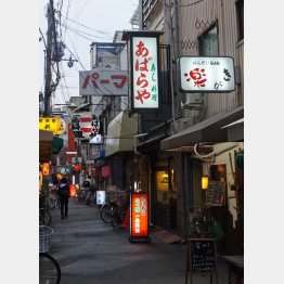 小さな店がびっしり（Ｃ）日刊ゲンダイ