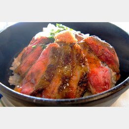 トリプル丼（Ｃ）日刊ゲンダイ