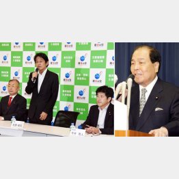 片山虎之助氏（右）は討論番組に堂々出演／（Ｃ）日刊ゲンダイ