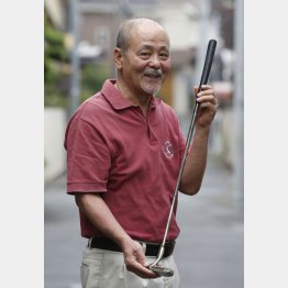 3000円のパターを今も大事に使っている山野辺進さん　（Ｃ）日刊ゲンダイ