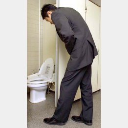 う～ん、苦しい（Ｃ）日刊ゲンダイ