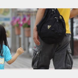 育児参加もホドホドがいい？（Ｃ）日刊ゲンダイ