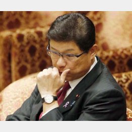 高木大臣の額には汗がにじんでいた（Ｃ）日刊ゲンダイ