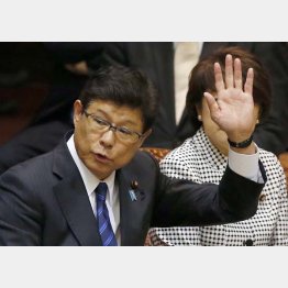 質疑では火ダルマ必至なだけに…（Ｃ）日刊ゲンダイ