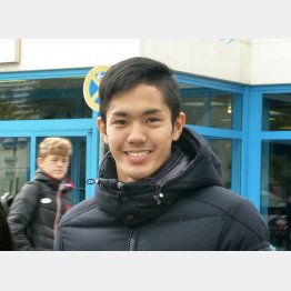 マインツのクラブハウス前の武藤（Ｃ）元川悦子